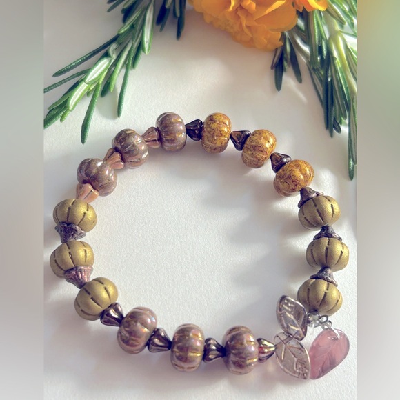 NWOT bracelet Pumpkins & Autumn Leaves rose Czech Glass, charms, stretch Osfm - Picture 2 of 9